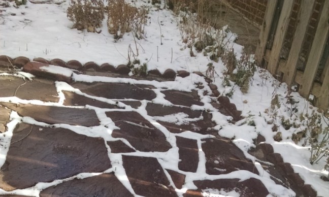 flagstone in snow_compress